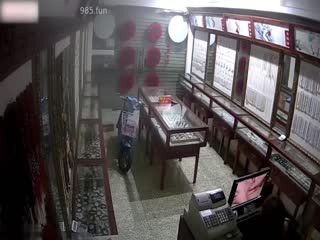 监控YADINA CXELORE店内偷情骚货店员破解