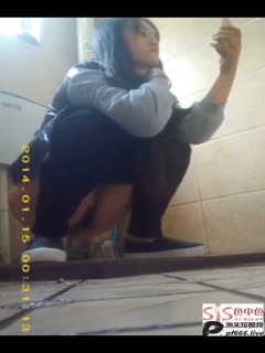 [厕所偷拍] 高中生学生妹撒尿真实偷拍