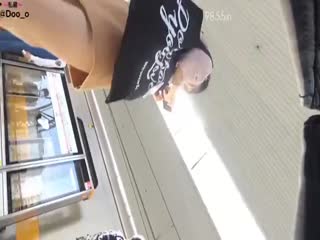 【偷拍抄底】私藏抄底路人美少妇神秘三角地带