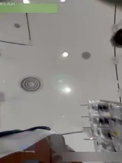 KFC大神最新抄底偷拍，各类型极限嫩妹丝袜短裙裙底峰哥看个够!