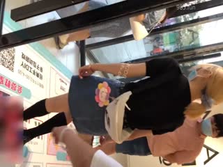 抄底系列  街拍尾随多名苗条高颜质年轻学生美女