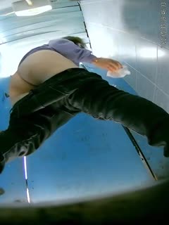 高清设备超近距离厕所偷拍近距离怼屁股上拍10位美女尿尿