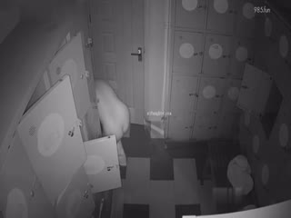 黑客破解高端游泳会所更衣室，所有人被看的一清二楚