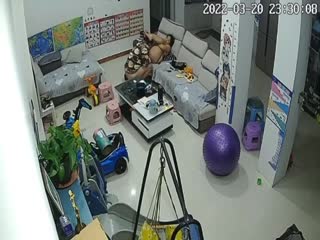 监控破解莽汉大哥客厅狂舔坦克人妻在后入